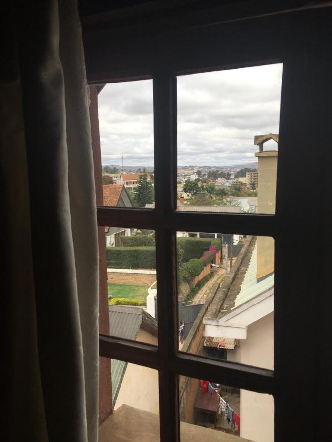 Le Fumoir Guest House Chambre Double อันตานานารีโว ภายนอก รูปภาพ