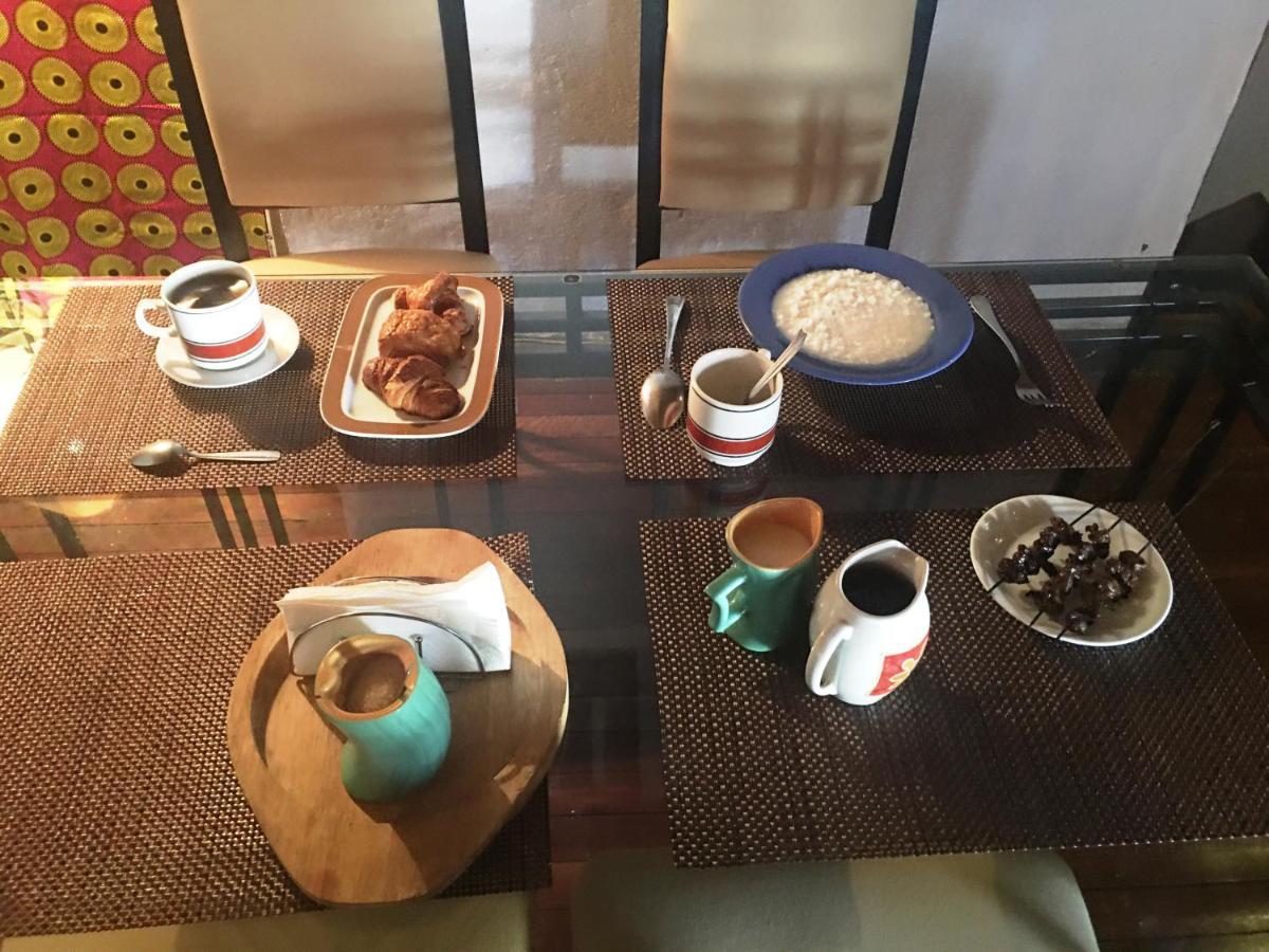 Le Fumoir Guest House Chambre Double อันตานานารีโว ภายนอก รูปภาพ