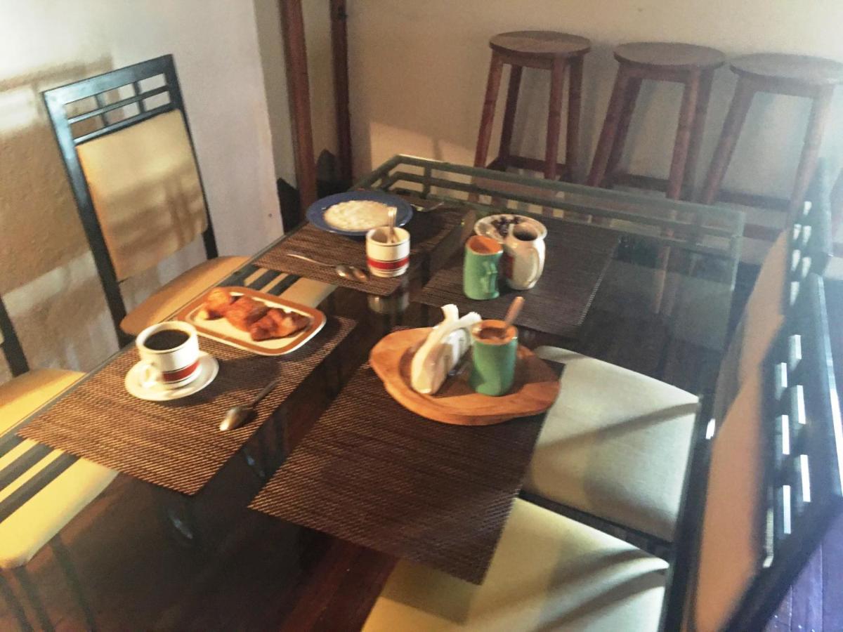 Le Fumoir Guest House Chambre Double อันตานานารีโว ภายนอก รูปภาพ