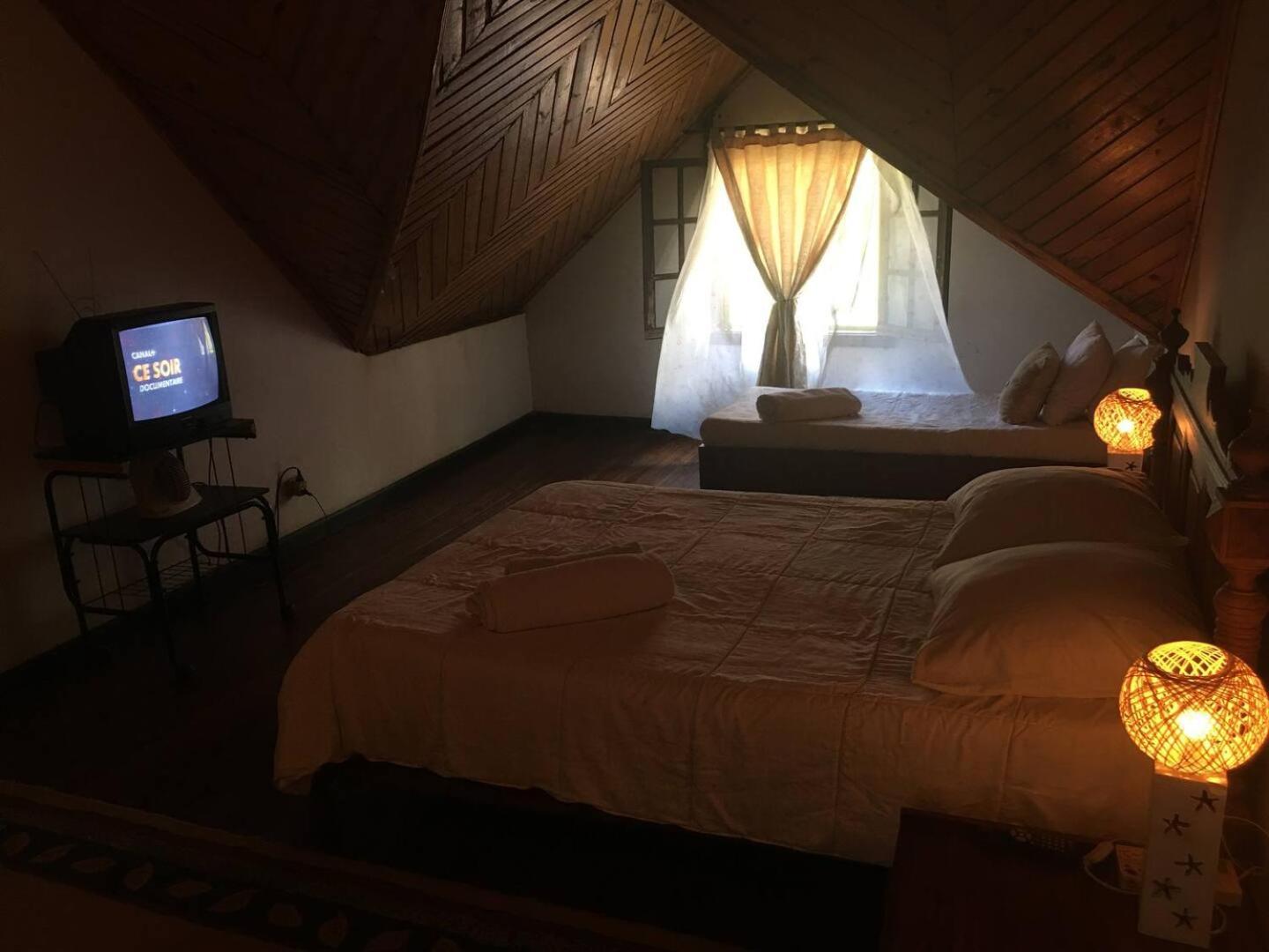 Le Fumoir Guest House Chambre Double อันตานานารีโว ภายนอก รูปภาพ