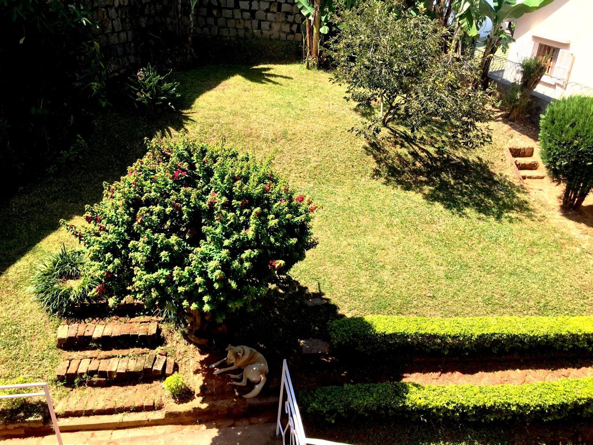 Le Fumoir Guest House Chambre Double อันตานานารีโว ภายนอก รูปภาพ